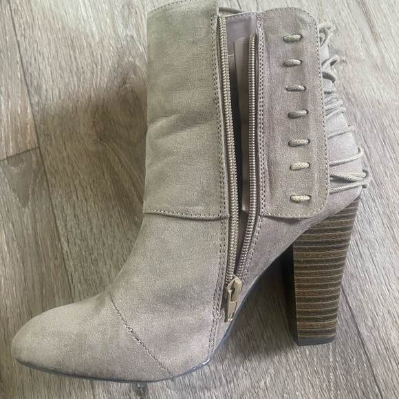 Venus booties - Picture 1 of 5